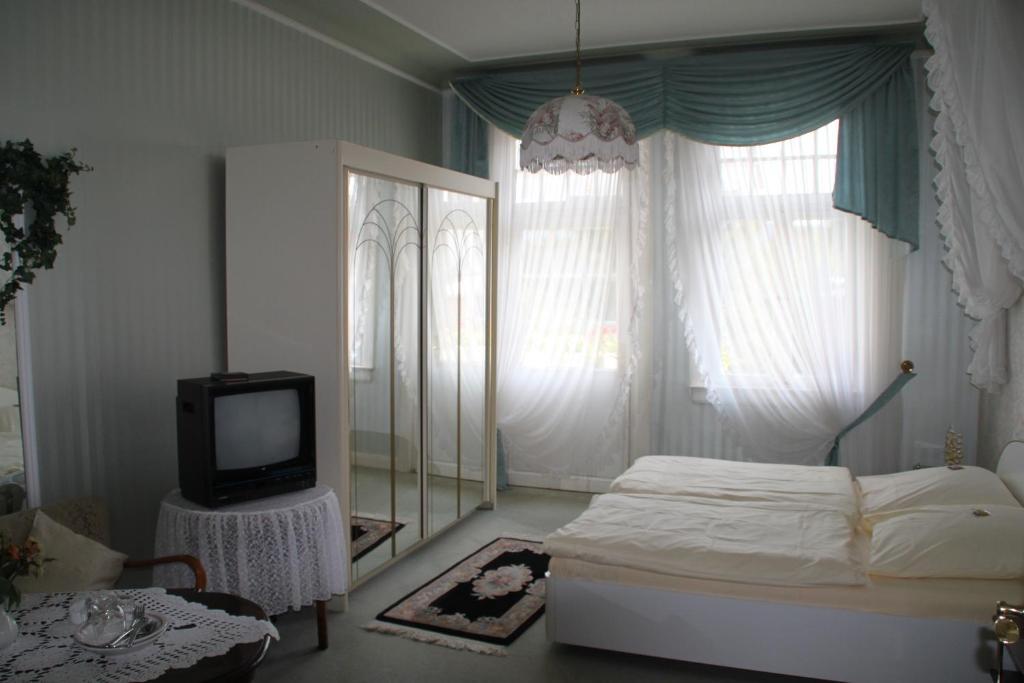Hotel Villa Konigin Luise Bad Pyrmont Room photo